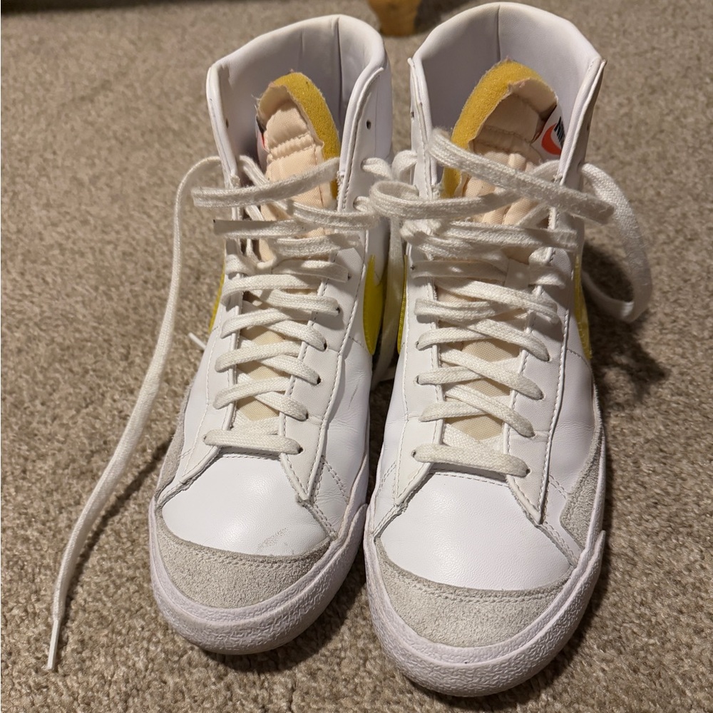 Nike Blazers - Picture 2 of 4